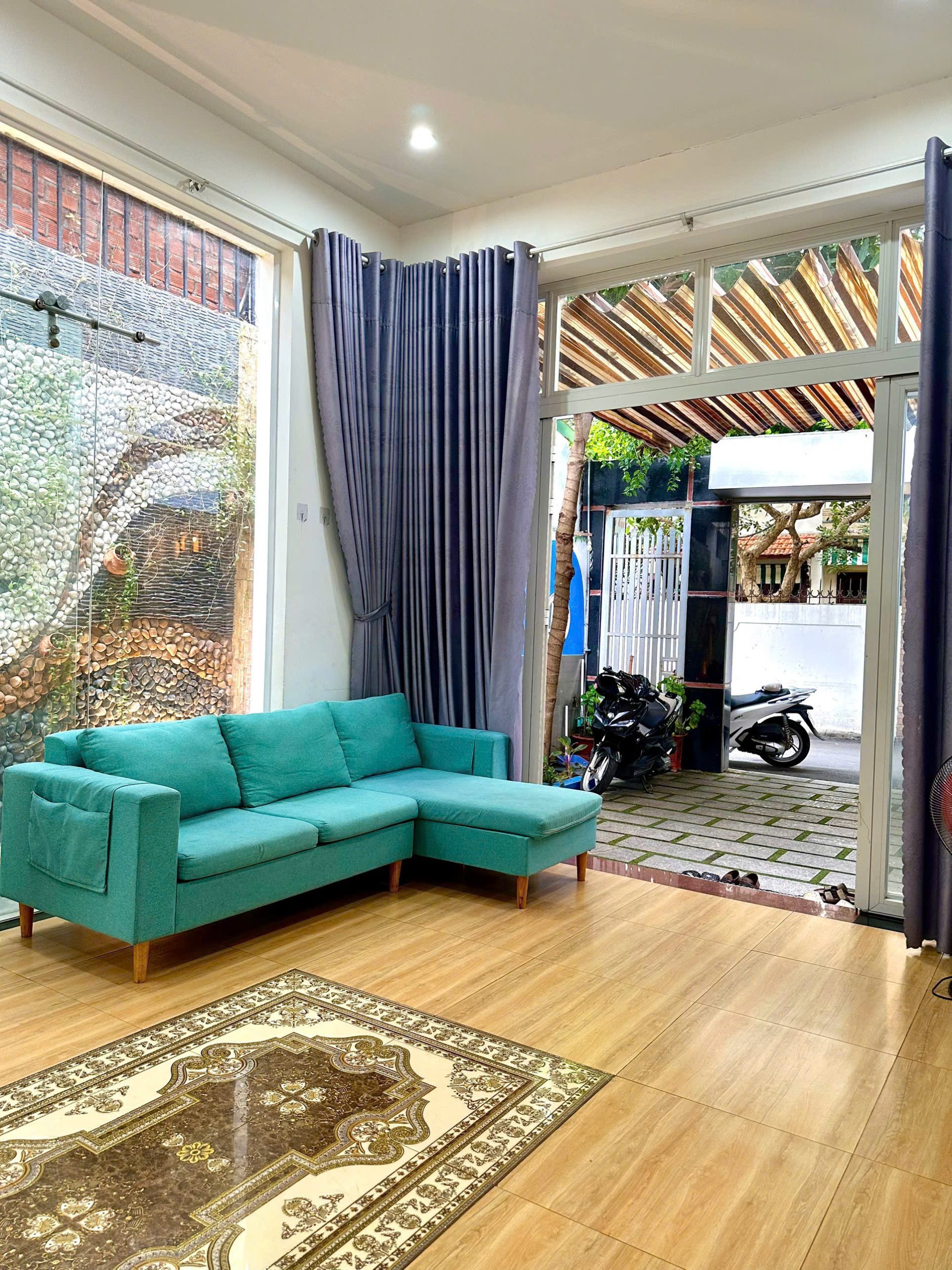 z6878421889685_24f329316dfeb440517cd58ee54d1e13